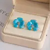 Pendientes de Plata de Ley 925 Estilo Nuevo Frescos y Sencillos de Flor con Goteo de Aceite, Lujo Ligero, Personalizados con Diamantes, Pendientes Dulces y de Nicho Estilo Vacaciones