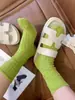 Mismo estilo que Xiaohongshu calcetines rotos de mendigo para mujer moda ins marca High Street estilo celebridad de internet calcetines de punto gruesos rotos de media pantorrilla