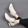 Botas de tornozelo baixas de bico fino versáteis estilo francês para o outono/inverno de 2026 para mulheres, botas Martin de couro macio com forro de lã, botas simples de couro macio para mulheres