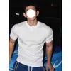 Moda Masculina de Verão Estilo Americano Camisa de Tricô de Manga Curta com Gola Henley de Um Botão Camiseta Esportiva Masculina para Mostrar Músculos Fitness Slim Fit
