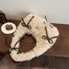 Bolsa de Ombro de Pelúcia com Laço Fofo para Mulheres Estilo Outono e Inverno 2024 Bolsa Peluda de Axila Fresca e Doce Bolsa de Mão para o Dia a Dia