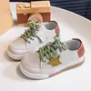 Zapatillas multi-color de estrellas para niños, nuevo modelo principios de otoño 2026, zapatos casuales de corte bajo para niños, zapatos casuales para bebé para niñas