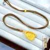 Amuleto Buda Deus da Riqueza Amarelo Pingente de Cobre Martelado Banhado a Ouro com Padrão de Nuvem e Design de Yuanbao, Nova Tendência Nacional Estilo Chinês Colar