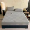 Lençol de Cama de Leite Engrossado Ajustado Peça Única Coral Fleece Esculpido Cobertura de Cama Totalmente Fechada Cobertura de Cama Tatami Conjunto de Três Peças Comércio Exterior Atacado