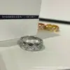 Anel V Gold Pequeno Xiang Coco Cravejado com Diamantes Acolchoado Empilhável Estreito Largo Losango Anéis Combinando de Casal Anel de Dedo Feminino Ouro 18K