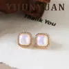 Nuevos Pendientes de Perla con Forma de Corazón Microincrustados Versátiles de Moda Retro Europea y Americana para Otoño e Invierno, con un Toque de Lujo Ligero y de Gama Alta, Pendientes de Aguja Plateada para Mujer