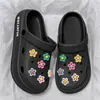 Zapatos de agujeros para mujer verano para exteriores 2024 nuevas sandalias de eva de suela gruesa antideslizantes y desodorantes pantuflas de playa para mujer