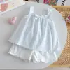 Conjunto Nuevo de Verano Estilo Coreano para Niñas: Conjunto de Dos Piezas de Moda para Bebé Niña: Top con Lazo y Estampado Floral con Tirantes y Shorts de Encaje Transpirables