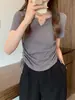 Camiseta V-Neck de Manga Curta Tendência de Nicho para Mulheres, Novo Design Verão 2026, Top Slimming Versátil com Cordão e Franzido