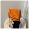 Bolso sencillo de moda para mujer 2024 principios de primavera bolso de cadena con relieve de rombos de moda bolso de hombro cruzado estilo occidental bolsa de mano para mujer