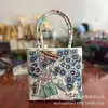 Bolso nuevo de estilo étnico, con tela color arena y bordado, un diseño fresco y casual, con bordado de hilo dorado a doble cara, una bolsa pequeña de tela y una bolsa estilo Hanfu