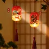 Linternas Pequeñas LED Iluminadas Estilo Antiguo para el Festival del Medio Otoño Colgadas en Árboles de Jardín Decoración de Ambiente de Escena del Festival del Medio Otoño en Tiendas de Centros Comerciales