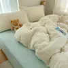 Juego de ropa de cama de cuatro piezas de terciopelo de leche de cordero para otoño e invierno, funda de edredón de terciopelo coral engrosada, sábana de felpa, ropa de cama cálida