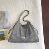 Nova bolsa de trabalho listrada da moda 2026, grande capacidade, design minimalista, estilo nicho, bolsa de ombro feminina
