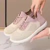 Nuevos Zapatos Casuales de Malla Transpirable Flyknit para Mujer Verano 2026 Tenis Suela Suave Planos Cómodos Zapatos para Mamá