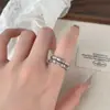 Anillo de Doble Capa con Diamantes Incrustados Cepillado de Lujo Accesible de Moda para Mujer Anillo de Diseño de Nicho de Gama Alta Joyería de Mano Nueva 2025