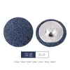Los botones coloridos cubiertos de tela son accesorios decorativos versátiles para camisas, suéteres y cárdigans, ofreciendo un toque de lujo ligero y de alta gama con su forma redonda de seta.