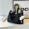 2024 Nuevo Estilo de Verano Bolso de Gran Capacidad de Alta Calidad Estilo Coreano Popular Bolso de Axila Bolso Tote Cruzado de un Solo Hombro Moderno