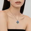 Moderna Cadena Nueva de Trébol de Cuatro Hojas con Circonita Azul para Mujer, Delicado Diseño de Flor de Nicho de Lujo Ligero de Gama Alta Versátil
