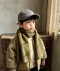 Bufanda de punto suave y versátil de color liso para niños y niñas, que realza el ambiente invernal, favorecedora para el cutis, calentador de cuello de lana para nuevos estudiantes