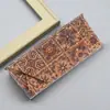 Estojo Artístico para Óculos com Toque de Luxo, Resistente à Pressão e Anti-Queda, Adequado para Óculos de Grau e Óculos de Sol, Apresentando Design de Mural de Tesouros Estilo Chinês