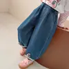 Calça Jeans Lanterninha de Renda Fofa Estilo Coreano para Meninas Primavera e Outono 2026 Nova Moda Infantil Calça Longa Estilosa para Menininha