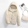 [Precio al por mayor] chaqueta ligera de plumón 2023 nueva corta con capucha moda ajustada otoño e invierno talla grande abrigo ropa de mujer