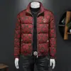 Estación Europea 2025 Nueva Chaqueta de Plumas para Hombre con Cuello Alto, Talla Grande, Estampado Bordado de Letras, Abrigo de Moda de Alta Calidad