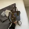 Bolsa Saco Popular deste Ano para Mulheres 2025 Nova Moda Bolsa de Ombro Contrastante Bolsa Transversal de Nicho de Alto Padrão