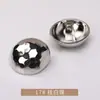 Botões de Metal Semicirculares Brilhantes em Forma de Cogumelo para Casacos, Sobretudos e Jaquetas com um Toque de Alta Qualidade