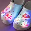 Venta Caliente Transfronteriza LED Parpadeante Dibujos Animados Rosa Zueco Charms para Zapatos DIY En Stock Zapato de Jardín Hebilla Decorativa Personalizada