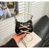 Mini bolsa feminina estilo coreano, bolsa de bolinhas de nicho, nova bolsa transversal versátil com laço da moda 2026, bolsa de ombro