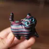 Talla de madera de arcoíris gato torcido lindo gato de sándalo pieza de mano perdida escritorio de oficina gato seguro regalo