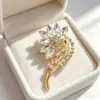 Broche anti-exposição temperamento de alta qualidade corsage liga acessórios de diamante gola V doce tudo-combinar pin joias atacado