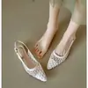 Sandalias de punta hueca con tacón bajo, nuevos zapatos elegantes de estilo francés 2026, zapatos de mujer blancos tejidos elegantes y versátiles
