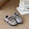 Nuevas Zapatillas Deportivas Infantiles Otoño 2026 Versátiles Zapatos Deportivos para Niñas Moda Tendencia Zapatos de Entrenamiento Alemanes para Niños Suela Suave Versión Coreana