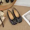 Sapatos femininos casuais de couro macio estilo coreano 2026 novos sapatos slip-on versáteis para o dia a dia no estilo ballet