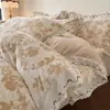Novo Conjunto de Cama Bordado Francês do Sul em Veludo Leite com Renda, Quatro Peças com Lençol com Elástico, Adequado para Todas as Estações