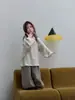 Suéter de Punto Dulce Estilo Coreano para Niñas Colección Otoño 2026 Ropa Infantil Pantalones Casuales de Pana a Rayas Conjunto de Dos Piezas Moderno