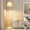 Lámpara de pie minimalista nórdica para dormitorio, sofá, mesita de noche, hotel, lámpara de pie popular para protección ocular, lámpara de pie minimalista moderna de ahorro de energía