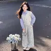 Conjunto de dos piezas elegante para niñas de primavera y otoño: Sudadera de manga larga con cuello polo y pantalones anchos de cuadros estilo coreano casual deportivo