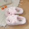 Lindas y divertidas pantuflas de algodón con forma de cerdito para mujer, nuevo estilo otoño e invierno 2026, forradas de felpa, cálidas, cómodas para uso en casa, zapatos peludos sin cordones