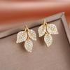 Cao Shi Flash Diamond Leaf Brincos Femininos Nova Moda Requintado Pequeno All-match Brincos Flower Design Nobre Estilo Brincos