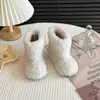 Outono/Inverno 2026 Novas Botas de Neve Versáteis Infantis Sapatos Peludos Meninas Sapatos de Solado Macio Sapatos de Princesa com Pelúcia Botas Curtas
