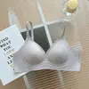 Sutiã feminino de verão respirável sem costura, com alças brilhantes, push-up e sem aro, para resfriamento e sustentação.
