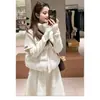 Chaqueta corta de algodón acolchada de punto con retazos y cuello alto estilo coreano para mujer, nuevo estilo de invierno 2026 abrigo tipo chaleco puffer