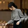 Camisa gris de cuello medio estilo francés para mujer, nueva moda primavera y otoño 2026, top holgado y favorecedor