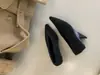Novos Sapatos de Salto Anabela Pequeno com Bico em V Estilo Francês 2025 para Mulheres, Salto Alto Apontado de Camurça com Pelo Médio para Mulheres