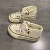 Zapatillas de lona de caña alta versátiles con suela gruesa para mujer, nuevas zapatillas de estilo japonés primavera/otoño 2025, zapatos que aumentan la altura para estudiantes petite, zapatillas blancas