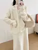Conjunto de Tricô Estilo Temperamento Suave 2026 Outono/Inverno Nova Chegada Suéter Pulôver com Flor 3D e Conjunto de Saia Duas Peças para Mulheres